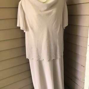 Preloved R & M Richards formal dress beige, Plus Size 24